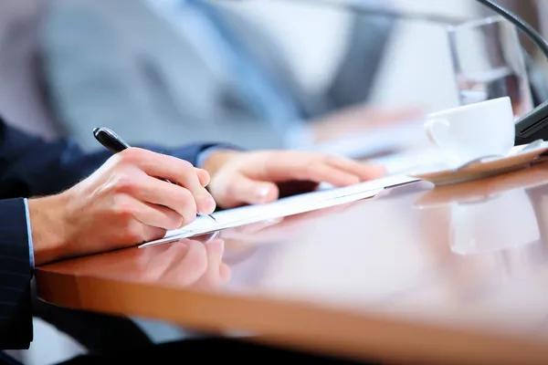 The Hidden Problems a Pool Cleaning Service Detects Early