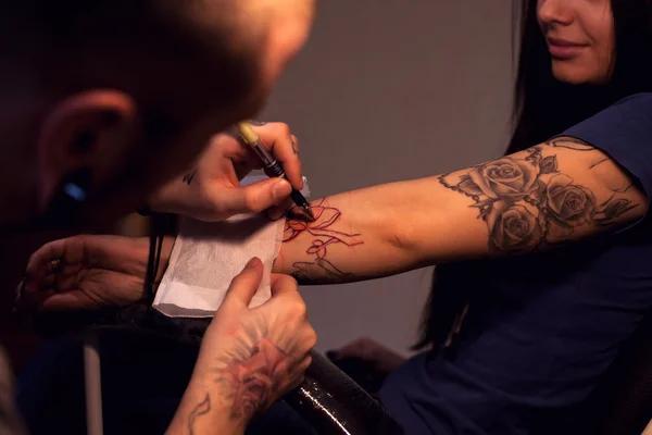 Simple Guide to Designing a Custom Tattoo That Matches Your Personality Perfectly