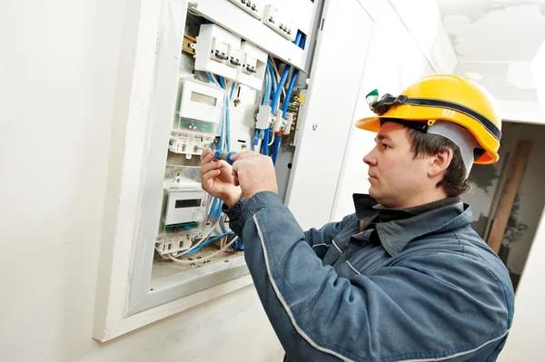 Fix Electrical Issues Fast with Expert Electrician Services