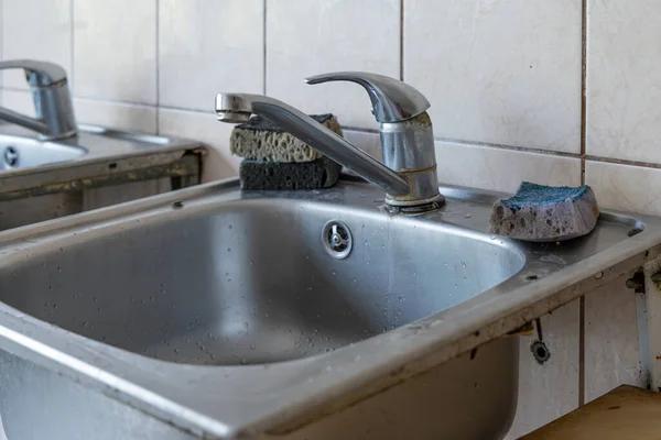 How to Choose the Right Stainless Utility Sink